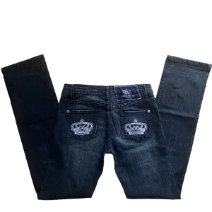 y2k vintage victoria beckham jeans - snygga lågmidjade straight leg jeans från victoria beckham! Midjemått: 37 cm rakt över, innerbenslängd 84 cm. 💓Köparen står för frakt! 