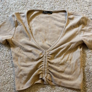 Fin topp - En jättefin topp från zara! Aldrig använt