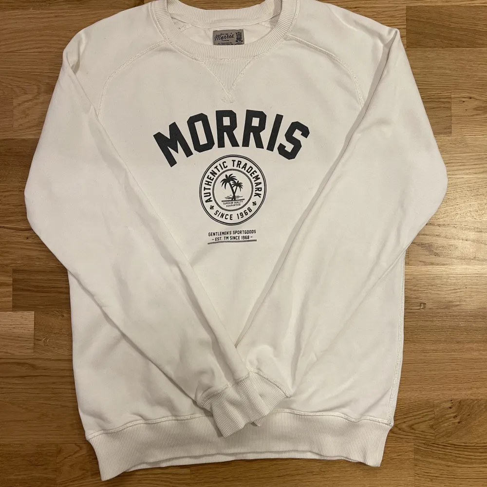 Morris sweatshirt i storlek M säljes då den är för liten för mig.  200kr. Hoodies.