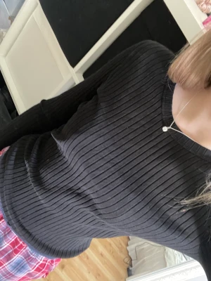 Tröja - Tröja från Gina tricot i storlek L men passar mig som vanligtvis har S. 40kr+frakt!