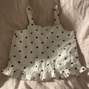 Zara topp - Så fin topp från Zara som är så snygg i ryggen!!🪷💝