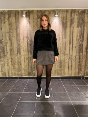 Nelly tröja 🖤 - Världens skönaste och sötaste tröja från Nelly! Används inte längre lika mycket, därav säljer jag den! Försten till kvarn, klicka gärna på köp nu! Storlek xs 🖤🫶🏽