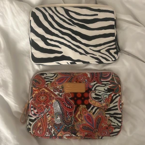 Datorfodral  - Asss snygga datorfodral som tyvärr inte passade min dator!!💞💞💞 129kr styck eller båda för 229!!                                  !!!Zebra sålt!!!