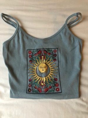 Topp - En jättefin topp från SHEIN i nyskick med justerbara band