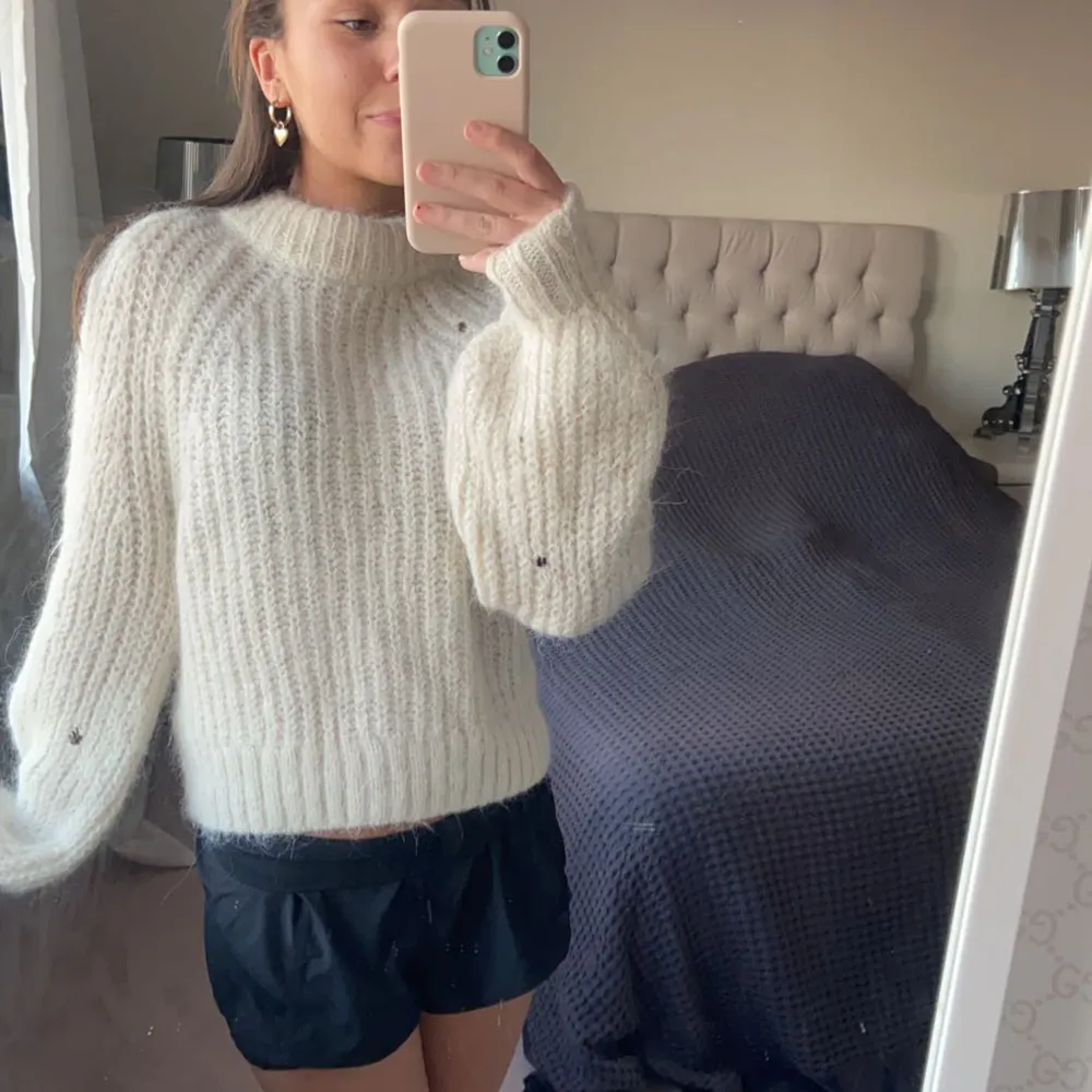 Stickad tröja från hm i wool/alpacka blend storlek xs. Skriv för mer info. Knappt använd. Neuletakit & Villapaidat.