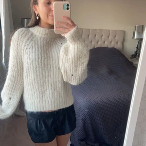 Stickad tröja - Stickad tröja från hm i wool/alpacka blend storlek xs. Skriv för mer info. Knappt använd