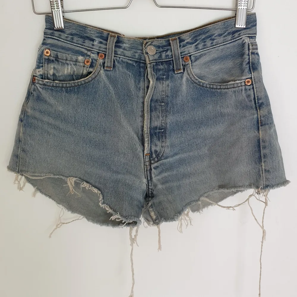 Jeansshorts från Levi's, avklippta vintage 501. Högmidjade. De är så perfekta som ett par 