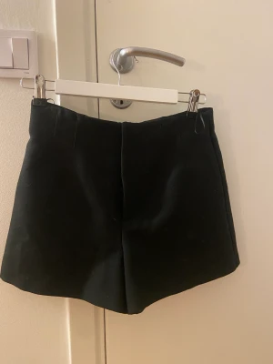 Kostym shorts  - Säljer snygga kostym shorts i strl m passar även s & xs. Säljer för 200kr + frakr