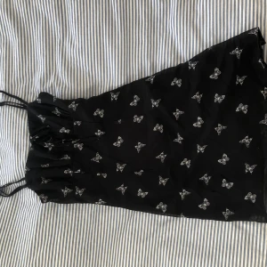 Klänning - Söt klänning som går ovanför knäna 🖤