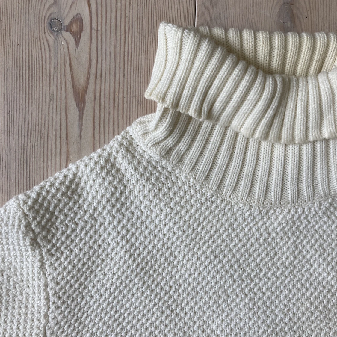 Cremevit polo med struktur - 90