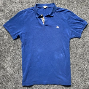 Burberry piké - Säljer nu denna burberry pike storlek xxl men sitter som L