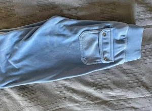 Juicy byxor  - Storlek xs köptes för cirka 4 månader sedan i Stockholm, är i nyskick, säljes för 500