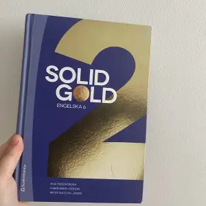 Säljer en komvux bok, Solid gold 2 engelska 6 bok. Ni står för frakten.🫶🏼