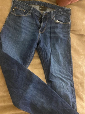 Armani jeans - Fina blå Armani jeans helt nya killmodel, säljer då dem var för små för min kille 