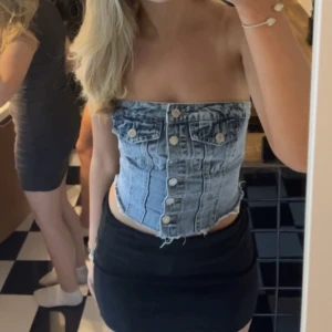 Jeanstopp - Intressekoll på min fina jeans topp, osäker på om jag ska sälja men lite liten på mig, säljer direkt för 270❤️fri frakt just nu, diskuterbart pris❤️