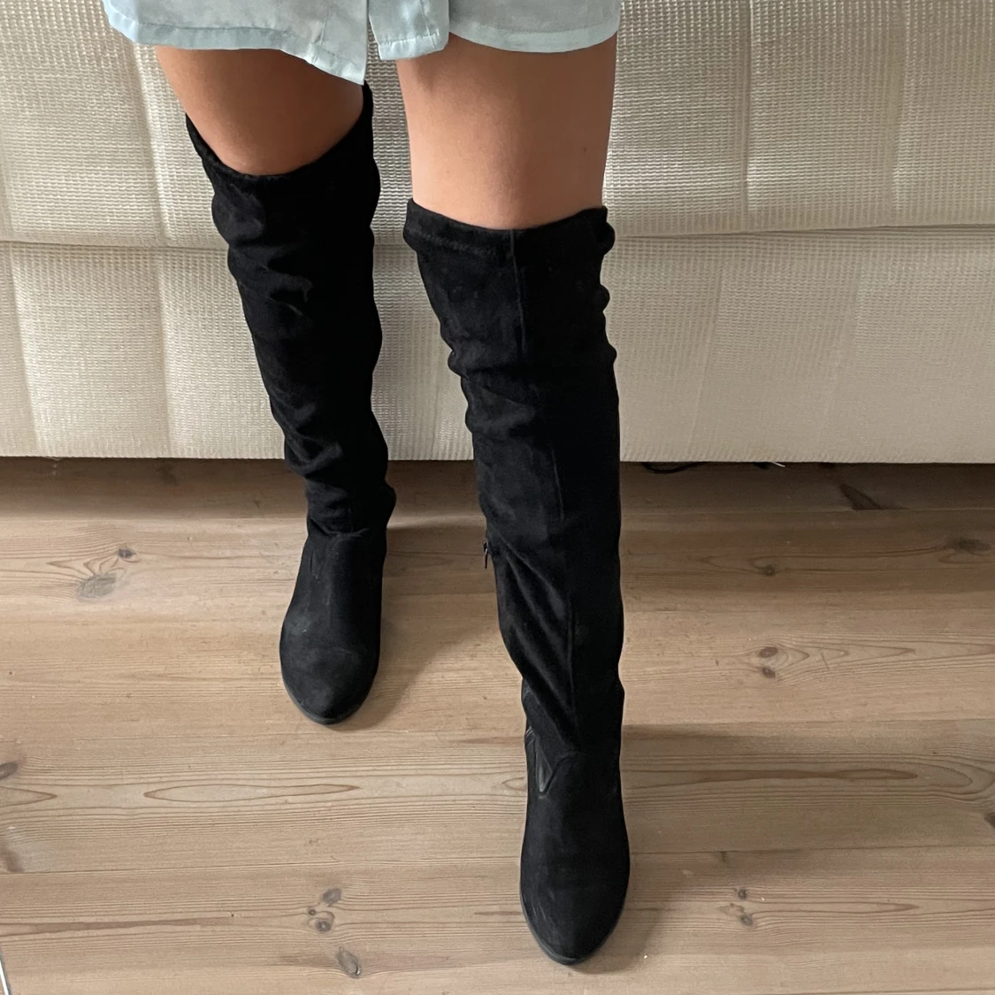 Overknee stövlar i mockaimitation