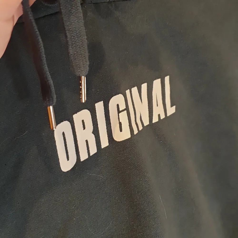 Med texten Original. Använd 1-2 gånger.. Hoodies.