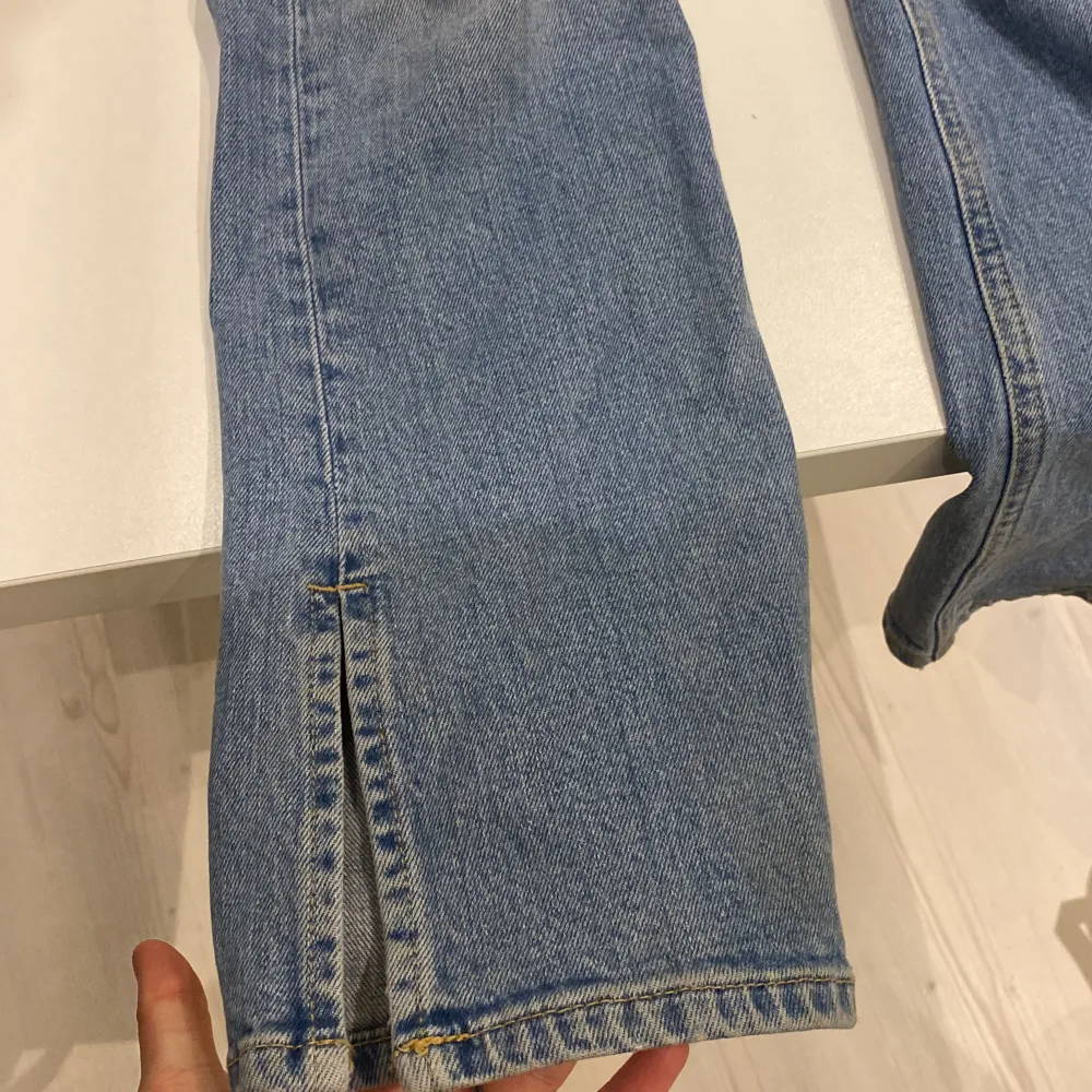 Ett par jeans byxor i storlek xs. Skriv för fler frågor🥰🥰. Jeans & Byxor.