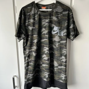 Fejk Nike tröja strl xl - Står att det är strl Xxl men passar mer en liten xl eller l