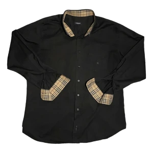 Burberry skjorta XL svart - Äkta burberry skjorta. Väldigt bra skick