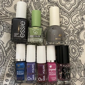 Nagellack - 8 nagellack i fina färger. Lite olika märken. Säljer alla för 90 kr och ett för 10