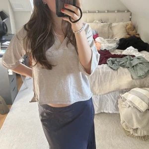 Härlig glitter topp - Så fin stickad glitter topp från mango, ljusrosa/beige med silvertråd i💖