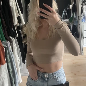 Beige tröja - Långärmad beige tröja från bikbok💗stl s💕skriv gärna för mer bilder