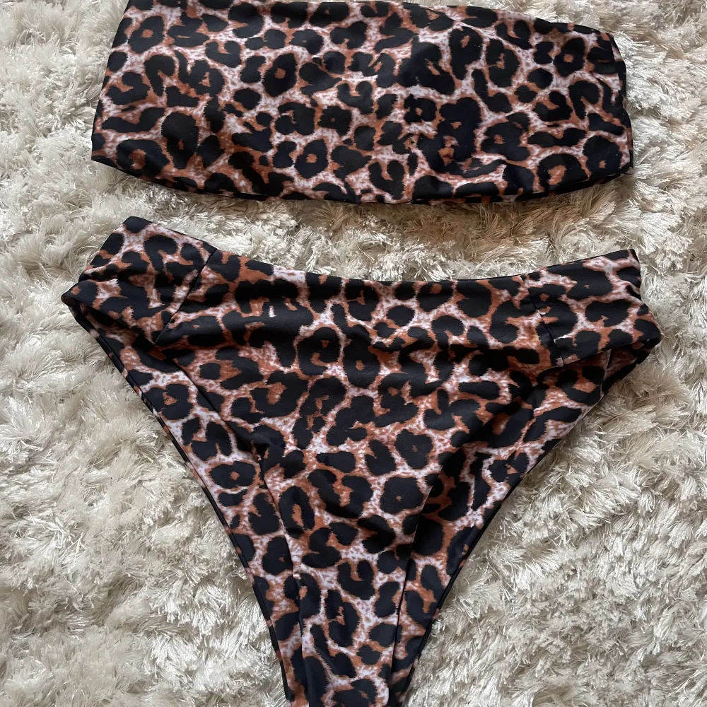 Säljer denna snygga bikini med leopardmönster som är highwast! ✨  Är en storlek S men skulle säga att den är mera en M/L ✨ . Övrigt.