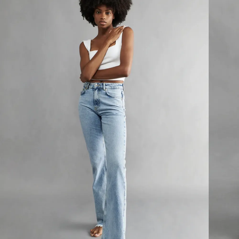Ett par jätte fina ljusblå Gina jeans, om du har någon fråga är det bara att skriva privat och köparen står för frakten💕💕💕. Jeans & Byxor.