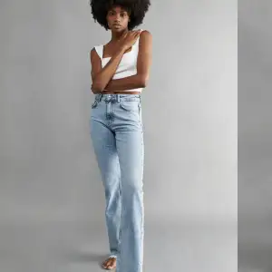 Ett par jätte fina ljusblå Gina jeans, om du har någon fråga är det bara att skriva privat och köparen står för frakten💕💕💕