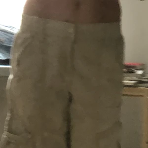 Cargopants - Coola cargopants, använda 3 gånger💗 köpare står för frakten💗💞