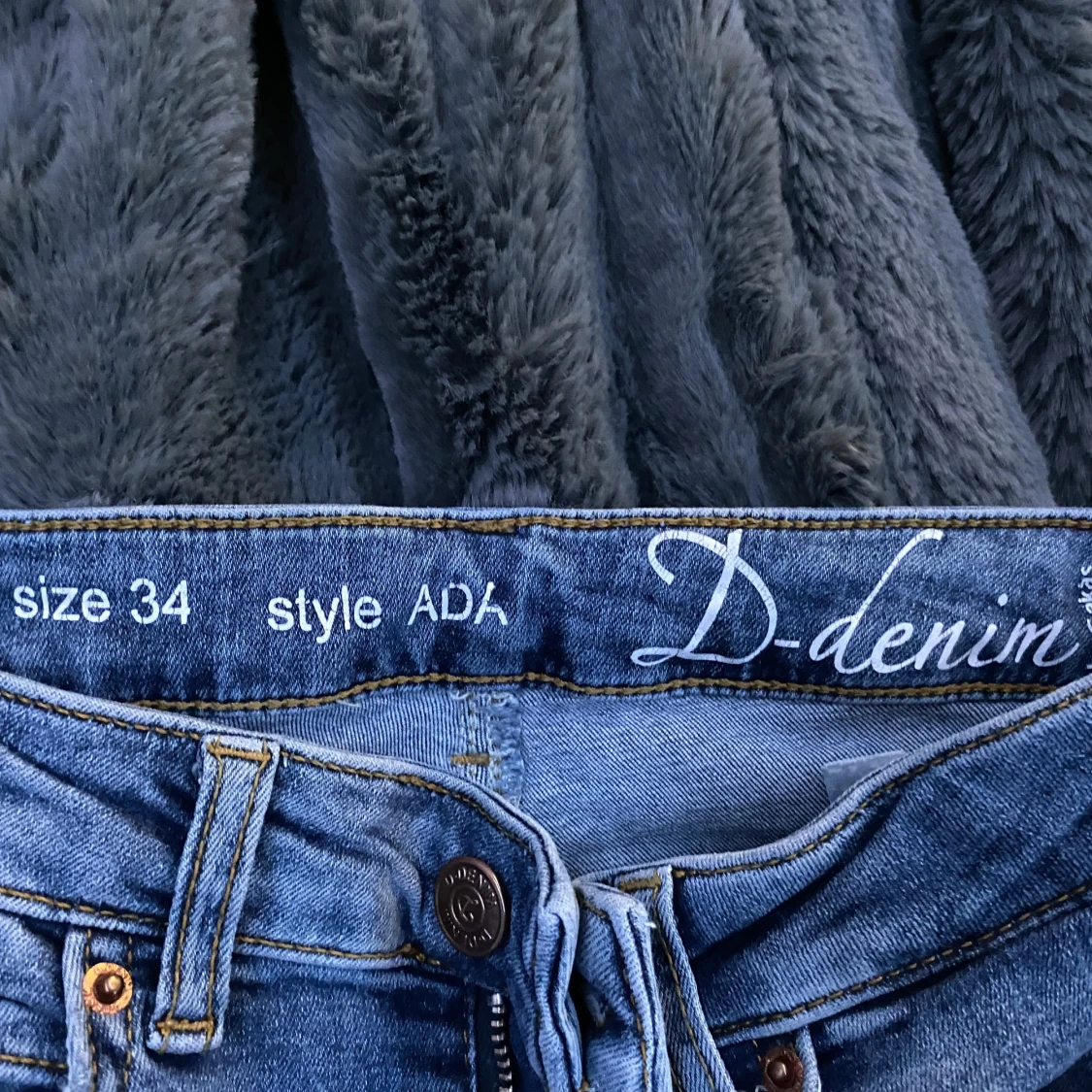 Jeans med hål  - 91