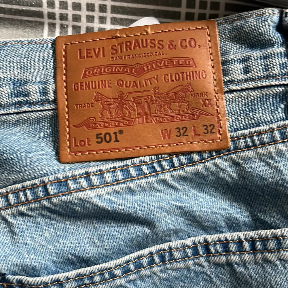 Hej! Säljer mina Levis jeans som endast är använda en gång! Priset är inte hugget i sten.. Jeans & Byxor.