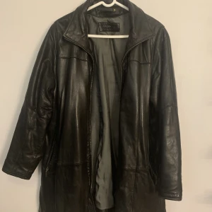 Läderjacka  - Svart läderjacka.