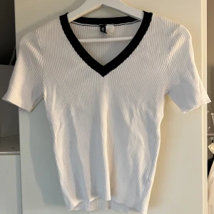 T-shirt  - Supergullig t-shirt från Hm i storlek S💖