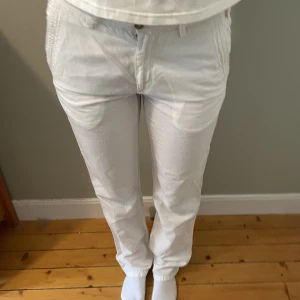 Vita chinos - Vita chinos från Massimo Dutti i gott skick! Raka ben, 31 i benlängd ⭐️