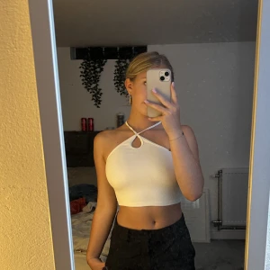 Zara linne - Fint och gulligt zara linne, säljer för att jag inte andvänder de för jag har två i samma färg. Jätte fint och bekvämt.