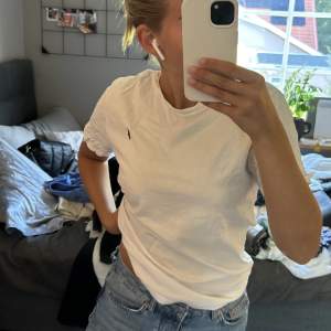 Säljer denna Ralph lauren T-shirten som är i bra skick!