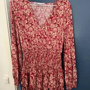 Klänning  - Klänning ifrån zara