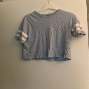 T-shirt - Säljer denna jätte fina t-shortsen då den blivigt för liten för mig