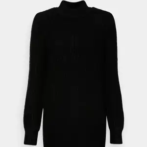 Säljer denna svarta stickade klänning köpt för några år sen på zalando, jätte skönt nu till hösten🫶🏼köpare står för frakt📦 