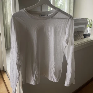 Tröja - Bommuöströja från weekday, använd ett fåtal gånger☀️ordinarie pris 160kr!