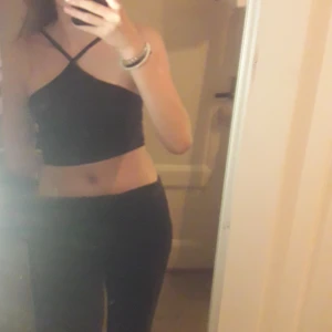 Topp från hm - Snygg topp från Hm, fint skick, använt en gång bara, är i storlek small och säljer för att jag inte använder den