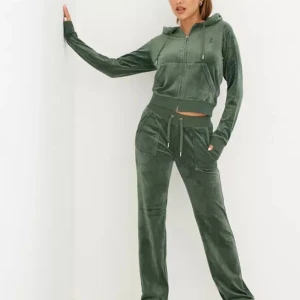 Juicy set grön - Säljer mitt juciy sett i färgen dark moss. Knappt använd