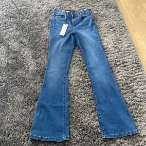 High Waist, Blåa jeans i bra skick, Aldrig använt