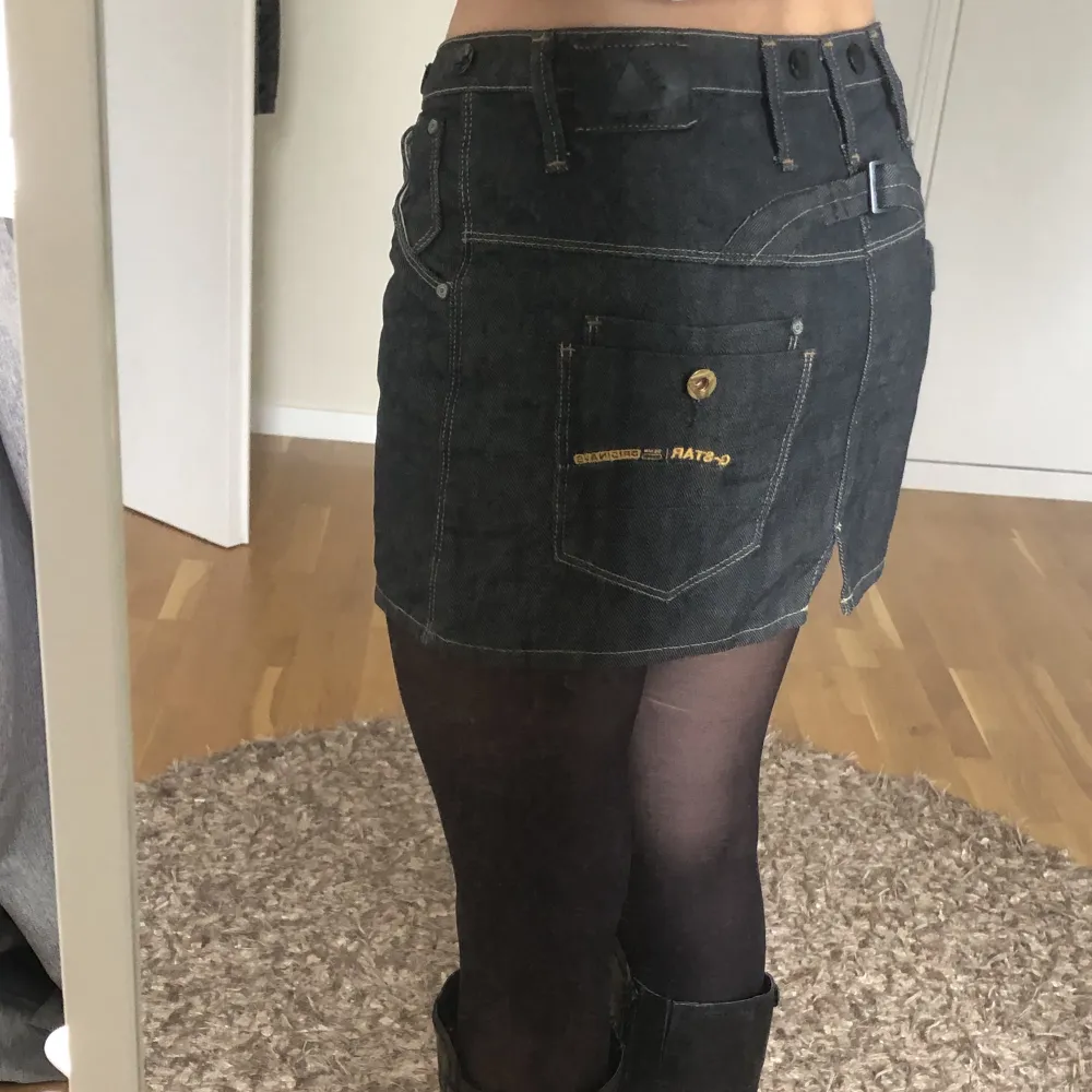 Skitsnygg miniskirt perfekt till höstoutfits!🫶🏻 passar mig perfekt som har storlek s/36. Priset går att ändra och skickar gärna mer info vid intresse❤️. Kjolar.