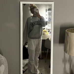 Hoddie  - Hoddie Från Gina använd en gång i stolek S. 160 +frakt 