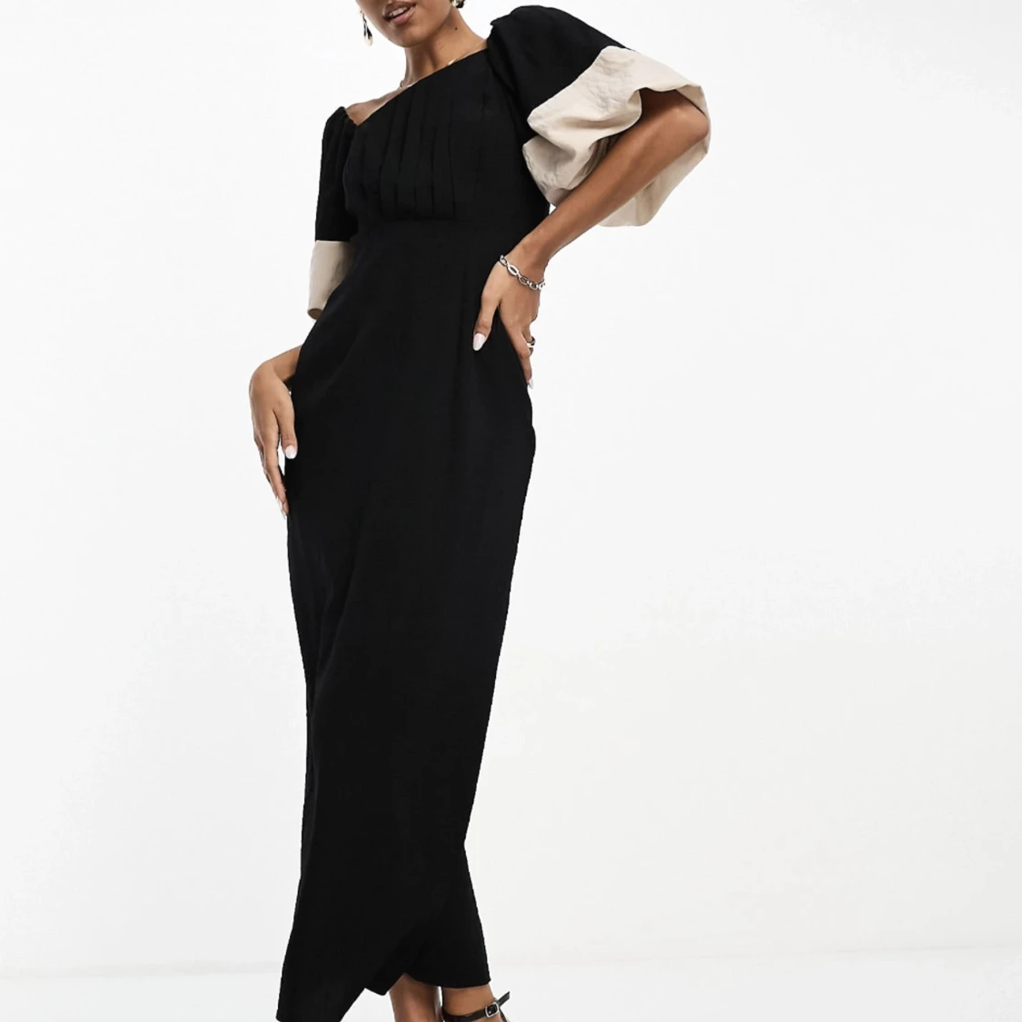 Svart midiklänning - 90