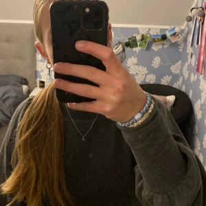 Tröja med puffärm  - Fin grå tröja med puffärm från Vero Moda i storlek xs❤️ Lite använd så den är i bra skick. Skriv gärna vid frågor eller fler bilder☺️