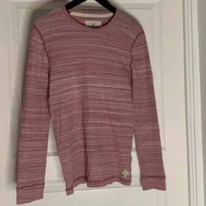 Tröja Hollister  - Otrolig vit och rosarandig långärmad från Hollister 